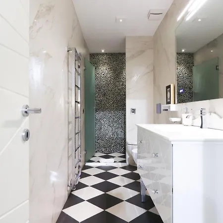 Flora- Loft Luxury - Tra Colosseo E Santa Maria Maggiore - Metro Daire