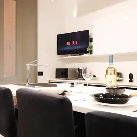 Flora- Loft Luxury - Tra Colosseo E Santa Maria Maggiore - Metro Apartamento