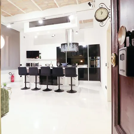 Flora- Loft Luxury - Tra Colosseo E Santa Maria Maggiore - Metro Apartment *